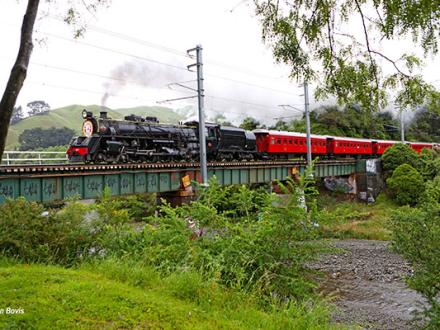 North pole express ja1271 waikanae bridge