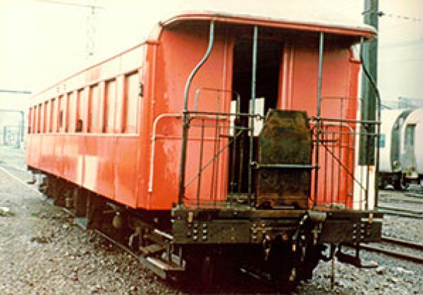 carriage AA1669 with metal panels