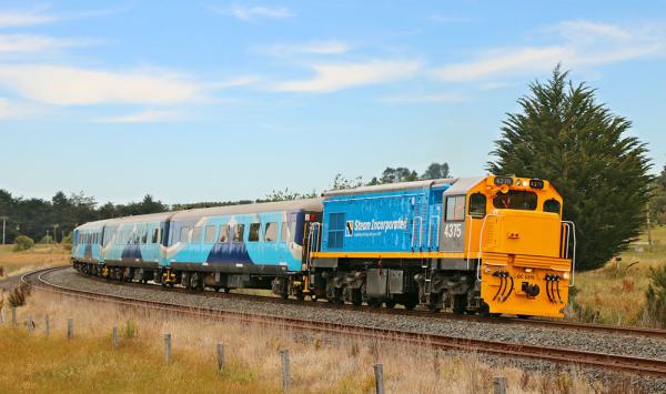 Mainlander rail service Waipahi
