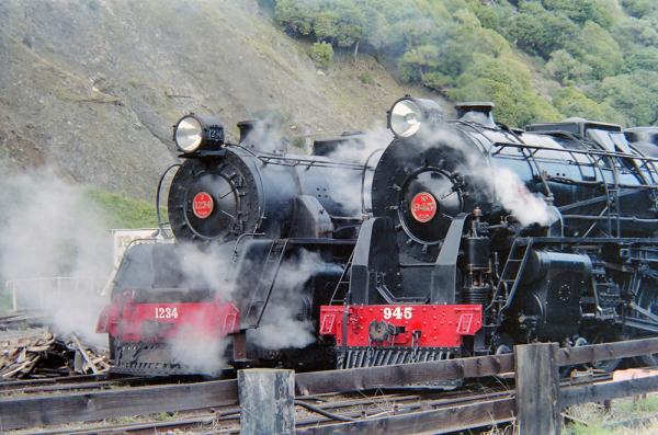 985 Paekakariki steam locos J1234 Ka945