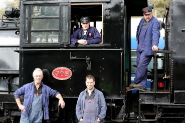 Ab608-Anzac-Day-steam-crew