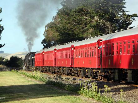 steam train departing otane