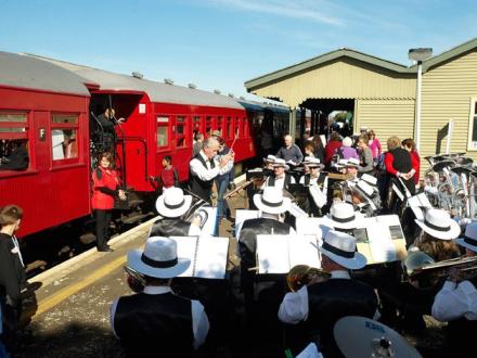 brass band train levin