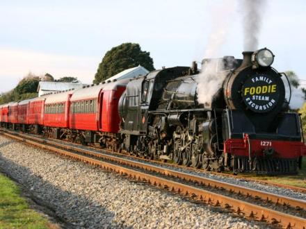 steam excursion train familie foodie