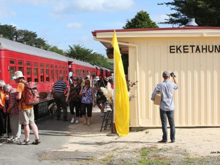 eketahuna rail station train